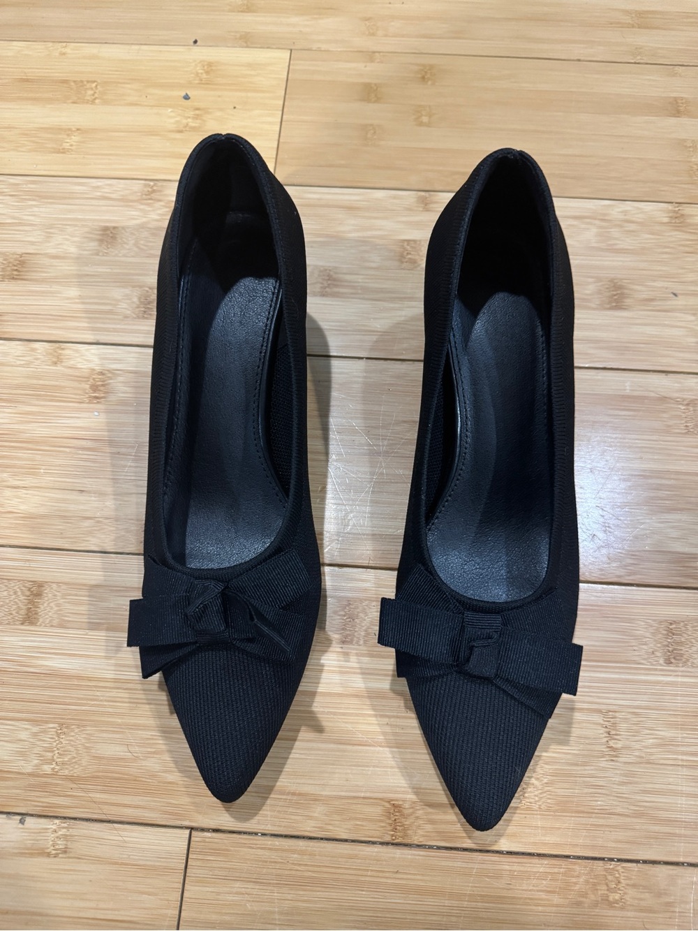 Women's Black Pointed-Toe Bow Pumps